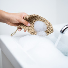 Ručně háčkovaná žínka Z JUTOVÝCH VLÁKEN