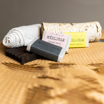 Non-toxic přírodní mýdlo Z AKTIVNÍHO UHLÍ & TEA TREE OIL