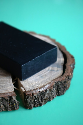 Non-toxic přírodní mýdlo Z AKTIVNÍHO UHLÍ & TEA TREE OIL